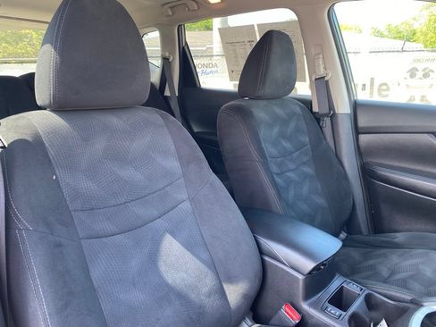 Used 2016 Nissan Rogue SV AWD/4WD image 17