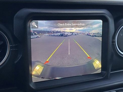 Used 2020 Jeep Gladiator Overland image 15