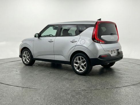Used 2025 Kia Soul LX w/ LX Technology Package FWD image 6