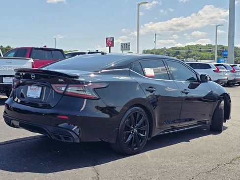 Used 2023 Nissan Maxima SR w/ Sport Mat Group FWD image 9