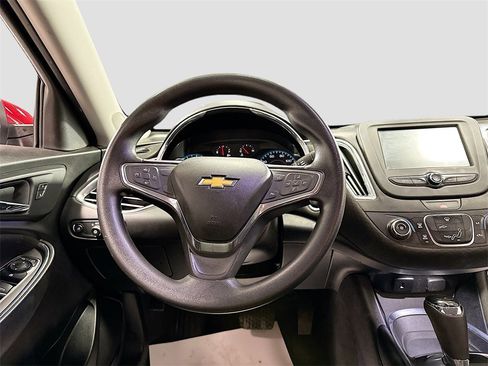 Used 2018 Chevrolet Malibu LT image 21