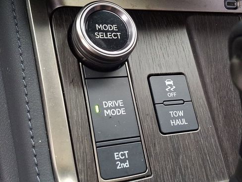 Used 2024 Lexus GX 550 w/ Accessory Package (2T) image 25