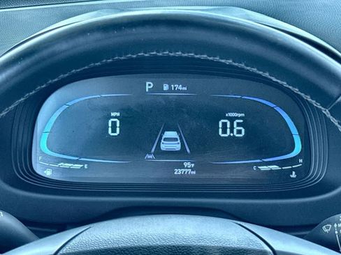 Used 2024 Hyundai Venue SEL FWD image 16