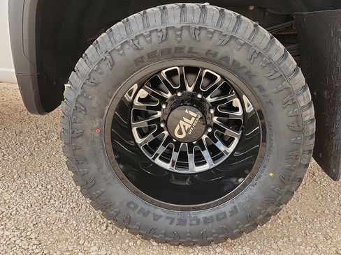 Used 2025 GMC Sierra 3500 Denali Ultimate AWD/4WD image 8