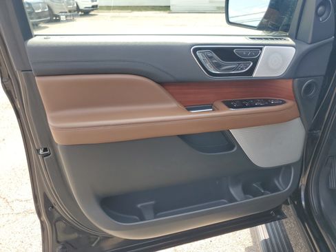 Certified 2024 Lincoln Navigator Reserve AWD/4WD image 10