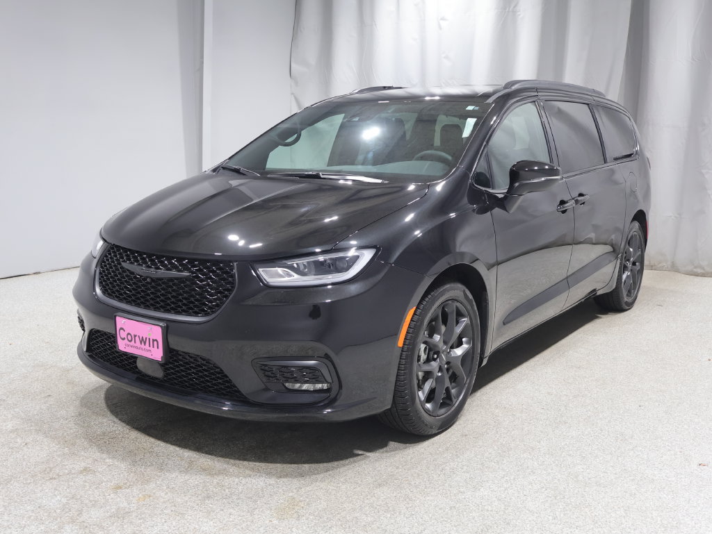 Used 2023 Chrysler Pacifica Touring-L w/ Uconnect Theater Family Group FWD image 7