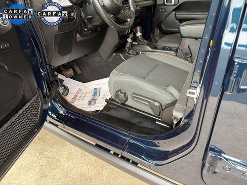 Used 2025 Jeep Gladiator Sport image 5