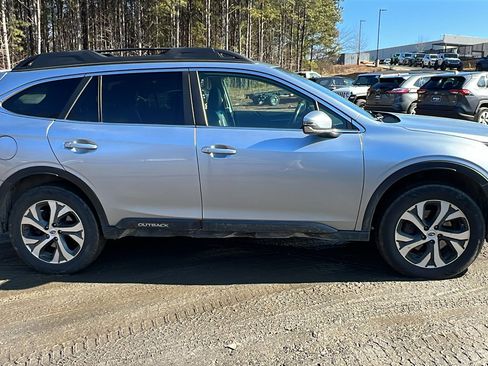 Used 2022 Subaru Outback Limited image 7