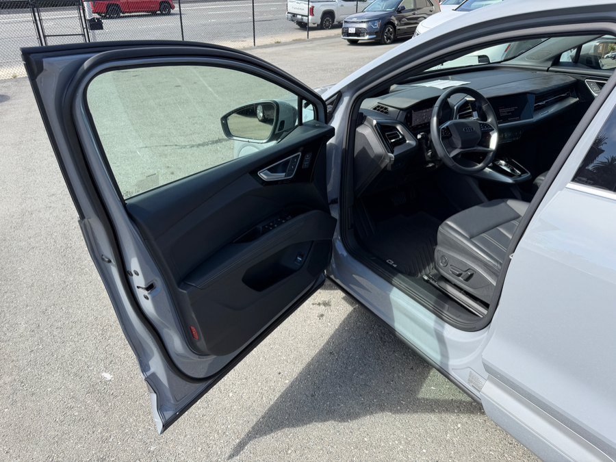 Used 2023 Audi Q4 e-tron Prestige AWD/4WD image 9