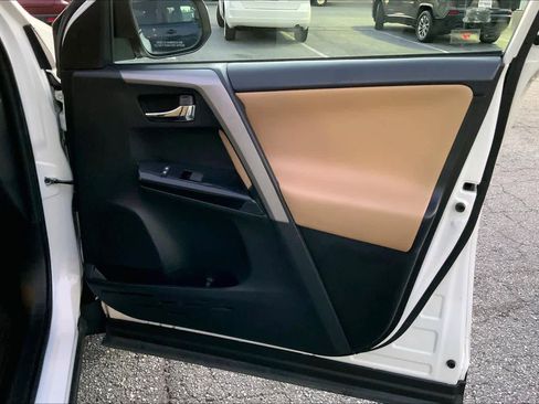 Used 2016 Toyota RAV4 Limited image 22