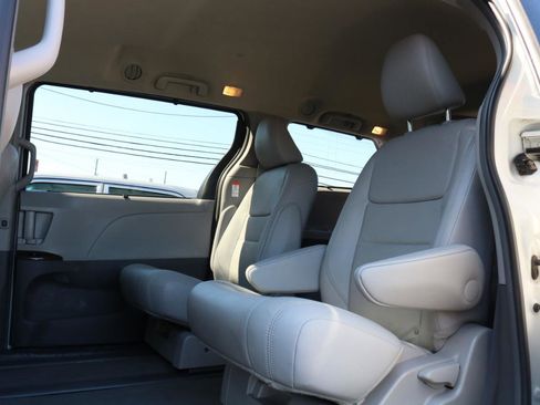 Used 2017 Toyota Sienna XLE w/ XLE Navigation Package image 38