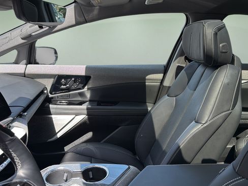 Certified 2025 Cadillac Optiq Sport 2 w/ LPO, Floor Liner Package AWD/4WD image 21