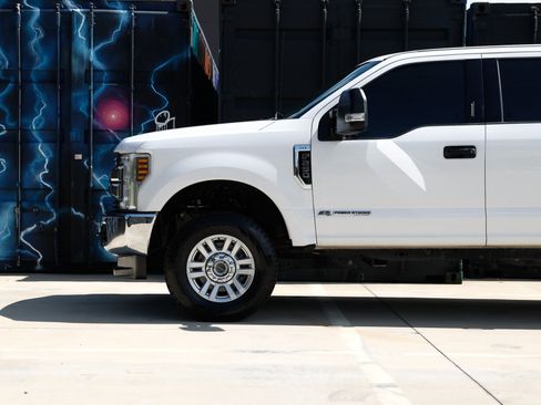 Used 2019 Ford F250 XLT w/ Snow Plow Prep Package AWD/4WD image 27