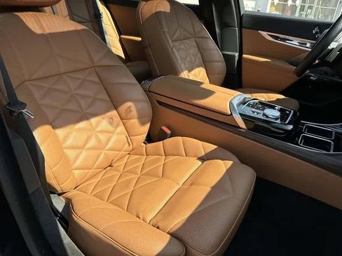 Used 2025 BMW 740i xDrive w/ Premium Package AWD/4WD image 31