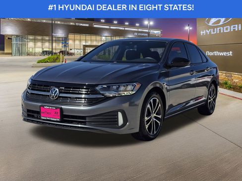 Used 2024 Volkswagen Jetta Sport image 2