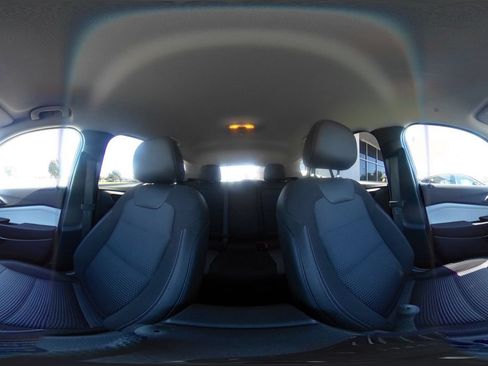 Used 2025 Chevrolet Trax LT w/ LT Convenience Package FWD image 41