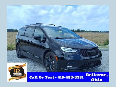 Used 2025 Chrysler Pacifica Limited