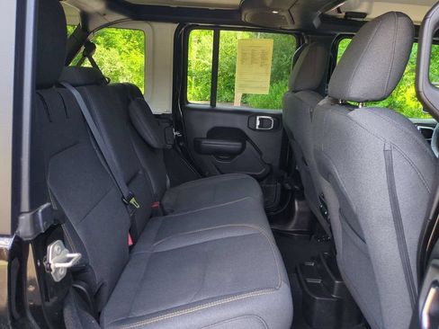 Used 2024 Jeep Wrangler Unlimited w/ Convenience Group AWD/4WD image 26