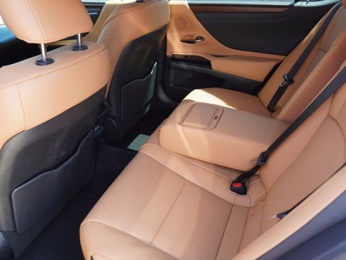 Certified 2025 Lexus ES 350 w/ Premium Package FWD image 11