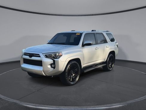 Used 2022 Toyota 4Runner SR5 RWD image 4