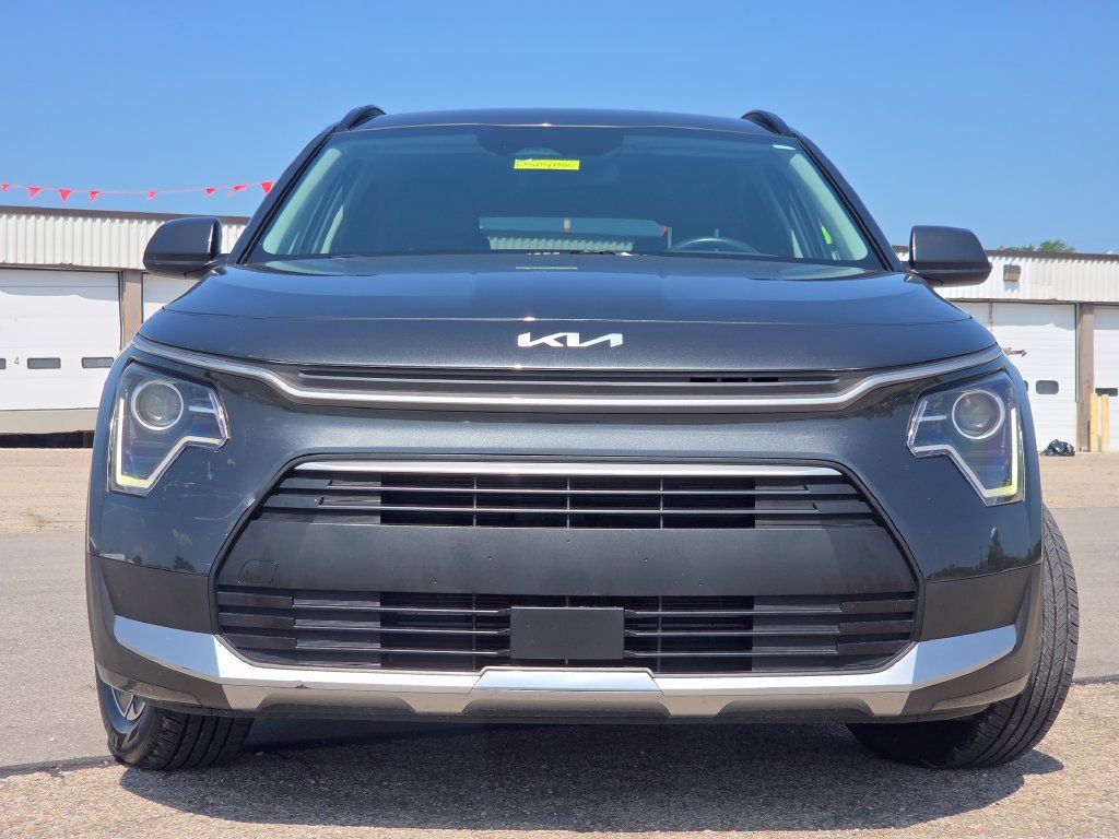 Used 2023 Kia Niro EX FWD image 3