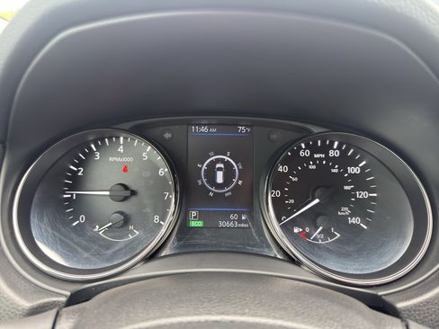 Used 2019 Nissan Rogue SV w/ Premium Package FWD image 17