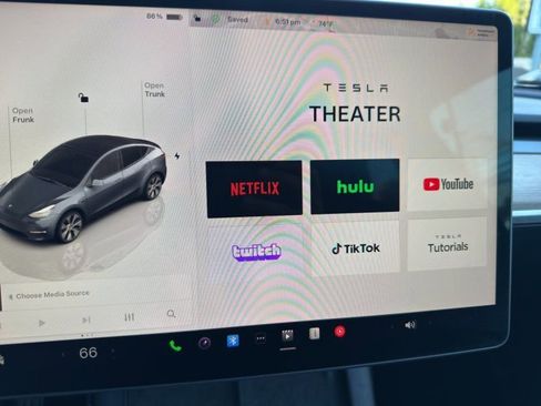 Used 2022 Tesla Model Y Long Range image 25