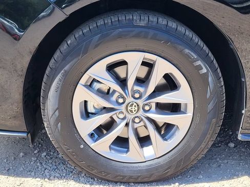 Used 2025 Toyota Sienna XLE AWD/4WD image 10
