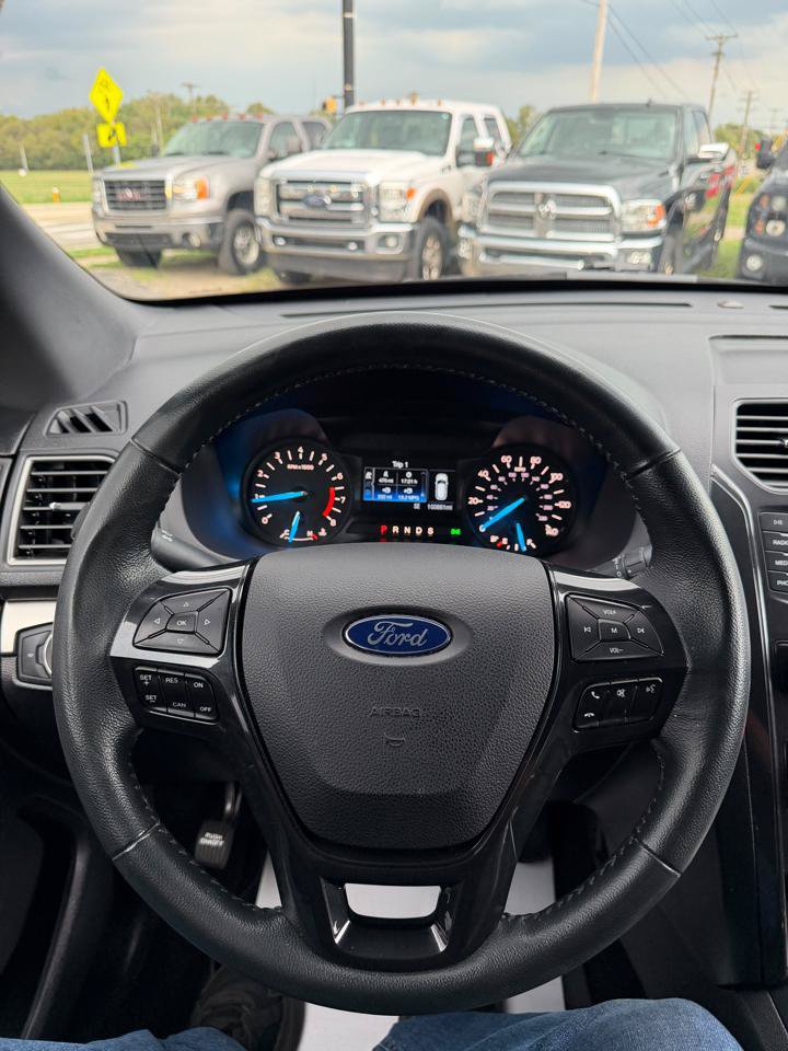 Used 2019 Ford Explorer XLT AWD/4WD image 10