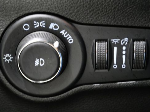 Used 2022 Jeep Compass Latitude w/ Sun and Sound Group AWD/4WD image 15