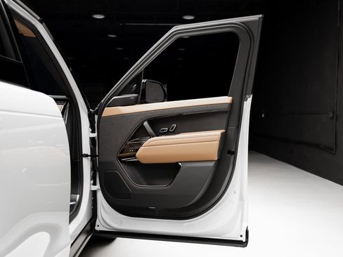 Used 2024 Land Rover Range Rover Sport SE image 56