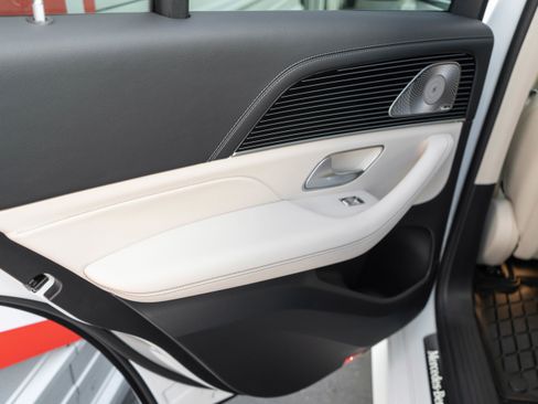 Used 2026 Mercedes-Benz GLE 450e 4MATIC image 29