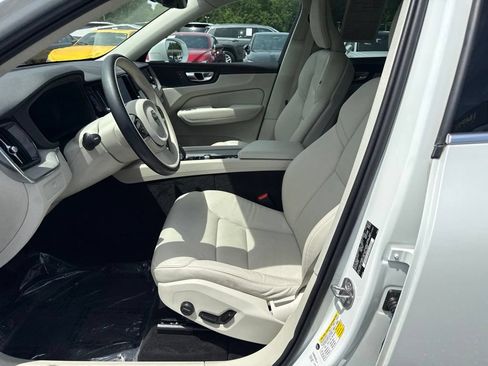 Used 2023 Volvo XC60 B5 Plus FWD image 3