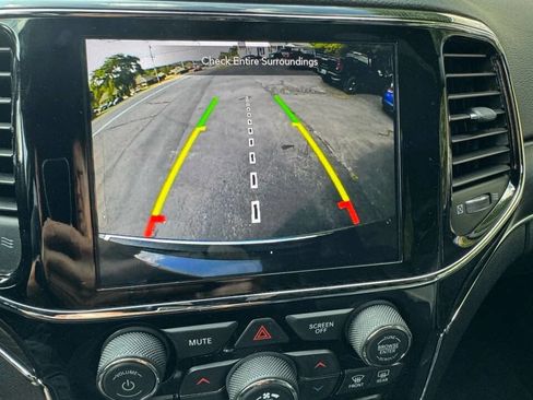 Used 2019 Jeep Grand Cherokee Limited image 12