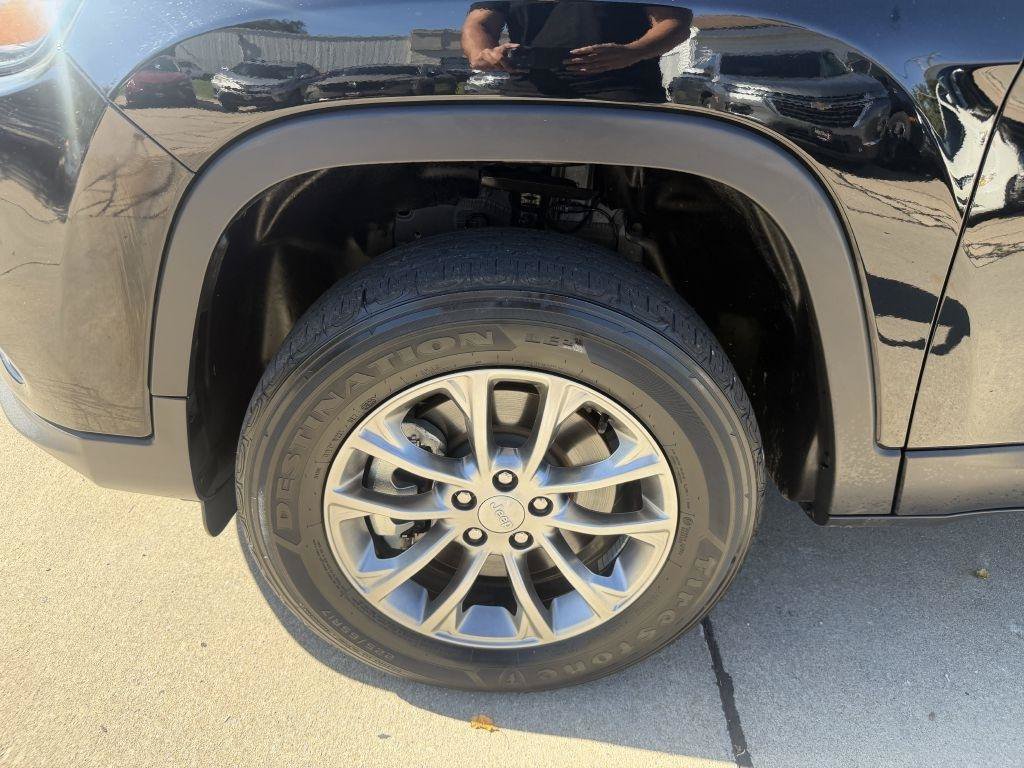 Used 2021 Jeep Cherokee Latitude Lux w/ Sun & Sound Group AWD/4WD image 19