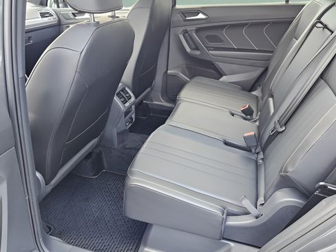 Used 2023 Volkswagen Tiguan SE R-Line FWD image 18