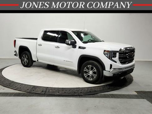 Used 2024 GMC Sierra 1500 SLT image 1