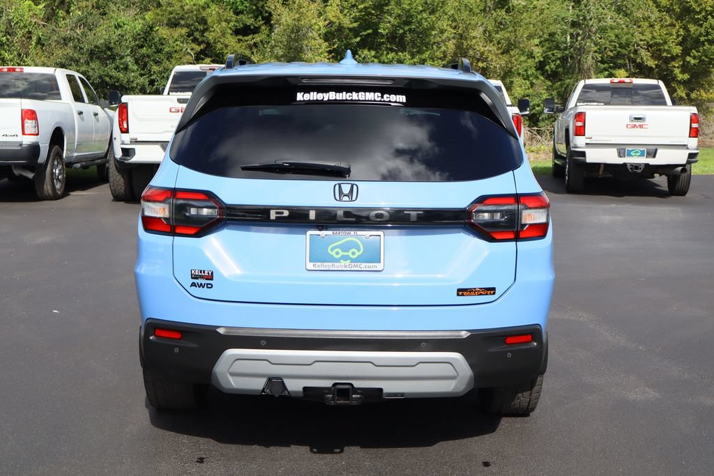 Used 2025 Honda Pilot TrailSport image 8