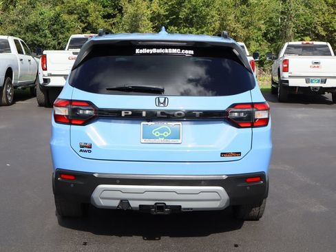 Used 2025 Honda Pilot TrailSport image 8