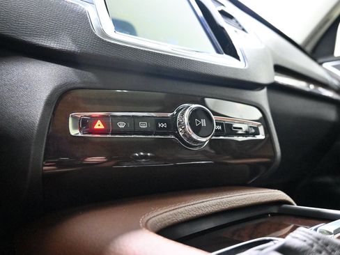 Used 2019 Volvo XC90 T6 Momentum w/ Advanced Package AWD/4WD image 16