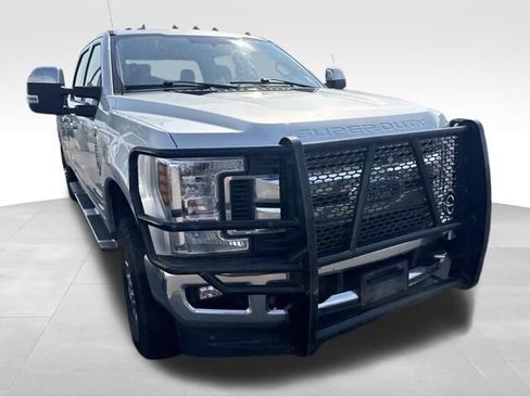 Used 2019 Ford F350 XLT w/ XLT Premium Package AWD/4WD image 7