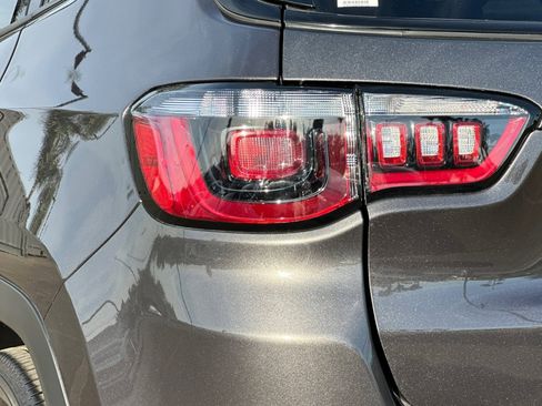 Used 2021 Jeep Compass Latitude image 27