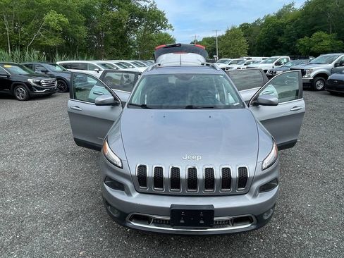 Used 2017 Jeep Cherokee Limited AWD/4WD image 29