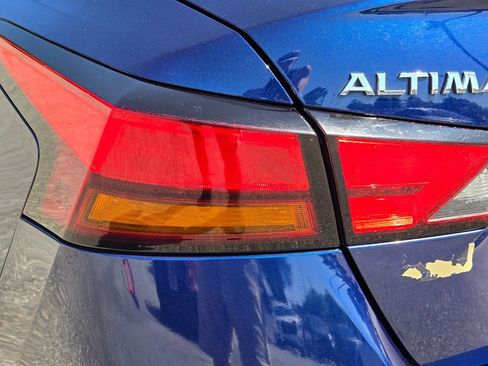 Used 2019 Nissan Altima 2.5 SR FWD image 11