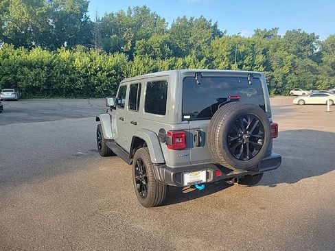 Used 2024 Jeep Wrangler Unlimited Sahara AWD/4WD image 11