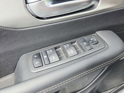 Used 2024 Chrysler Pacifica Limited w/ S Appearance Package FWD image 41