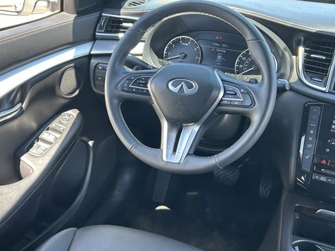 Used 2021 INFINITI QX50 Luxe w/ Appearance Package AWD/4WD image 16