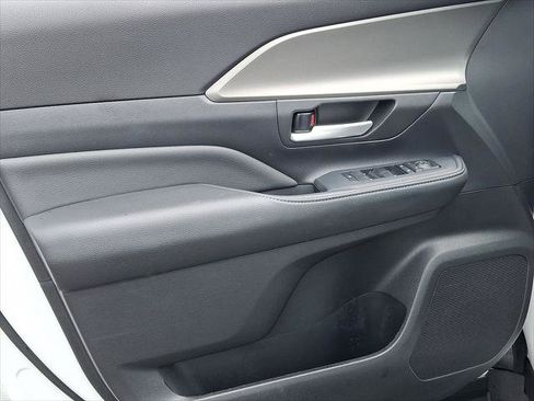 Certified 2025 Toyota Grand Highlander FWD image 12