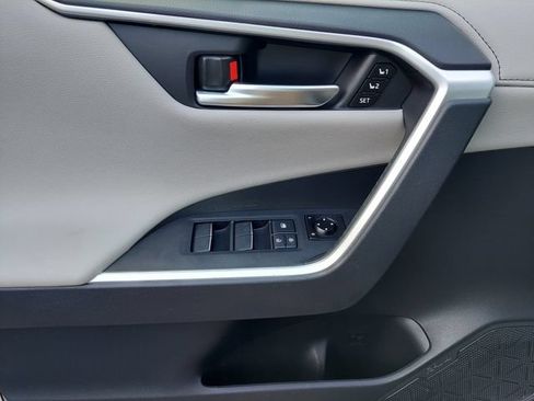 Used 2019 Toyota RAV4 Limited AWD/4WD image 16