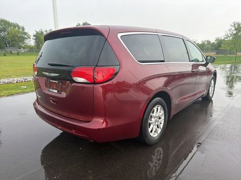 Used 2023 Chrysler Voyager LX FWD image 7